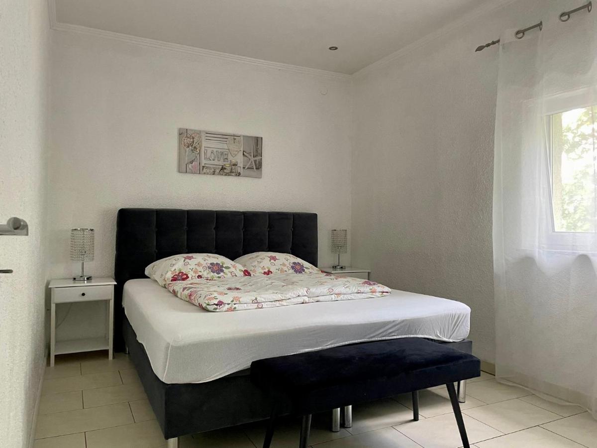 Easystay#4 Home Cinema Ferienwohnung In Kliniknaehe Mit Balkon, Boxspringbett & Netflix Bad Oeynhausen Esterno foto